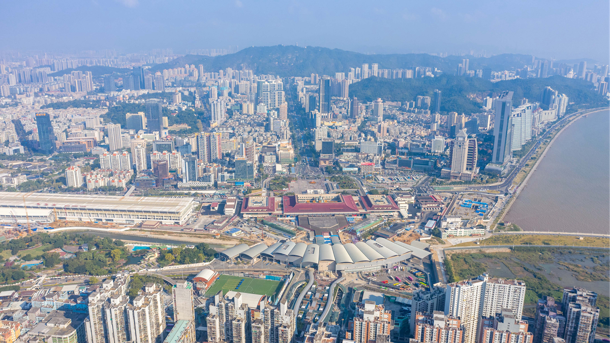 背靠祖國支持，發(fā)揮澳門所長——回歸20年澳門與內(nèi)地共享發(fā)展機(jī)遇