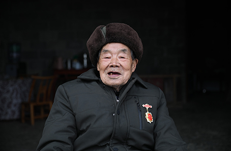 “死守陣地，決不能后退一寸”——記抗美援朝老兵黃忠茂