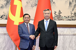 李希同越共中央政治局委員、中央書記處書記、中央檢查委員會主任陳錦繡舉行會談