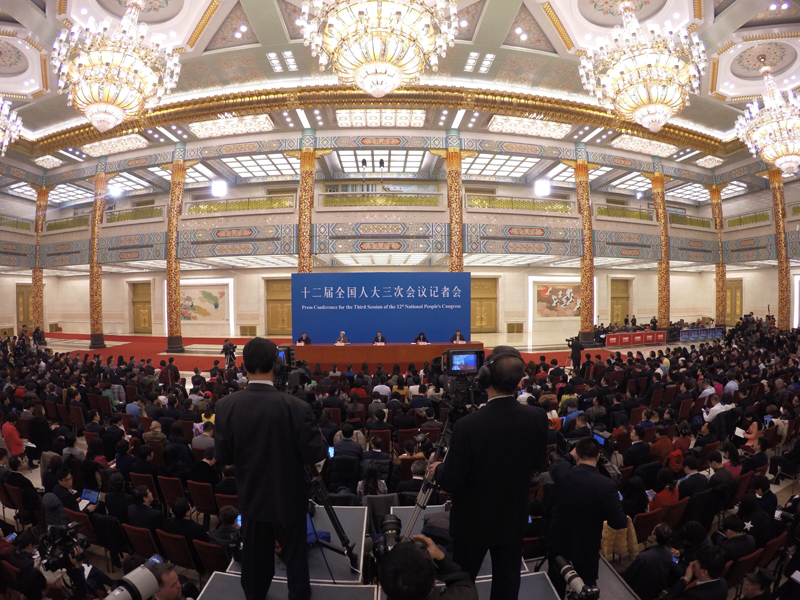3月15日，國務(wù)院總理李克強(qiáng)在北京人民大會堂與中外記者見面，并回答記者提問。 新華社記者陳曄華攝