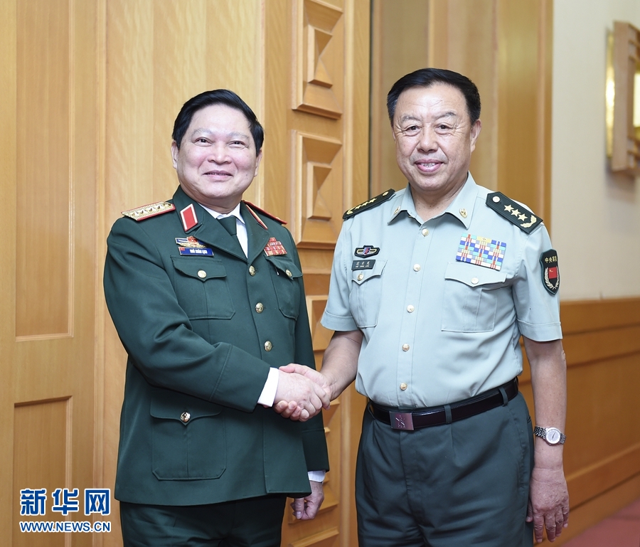 8月29日，中共中央政治局委員、中央軍委副主席范長龍在北京會見越南共產(chǎn)黨中央政治局委員、國防部長吳春歷。 新華社記者張領(lǐng)攝