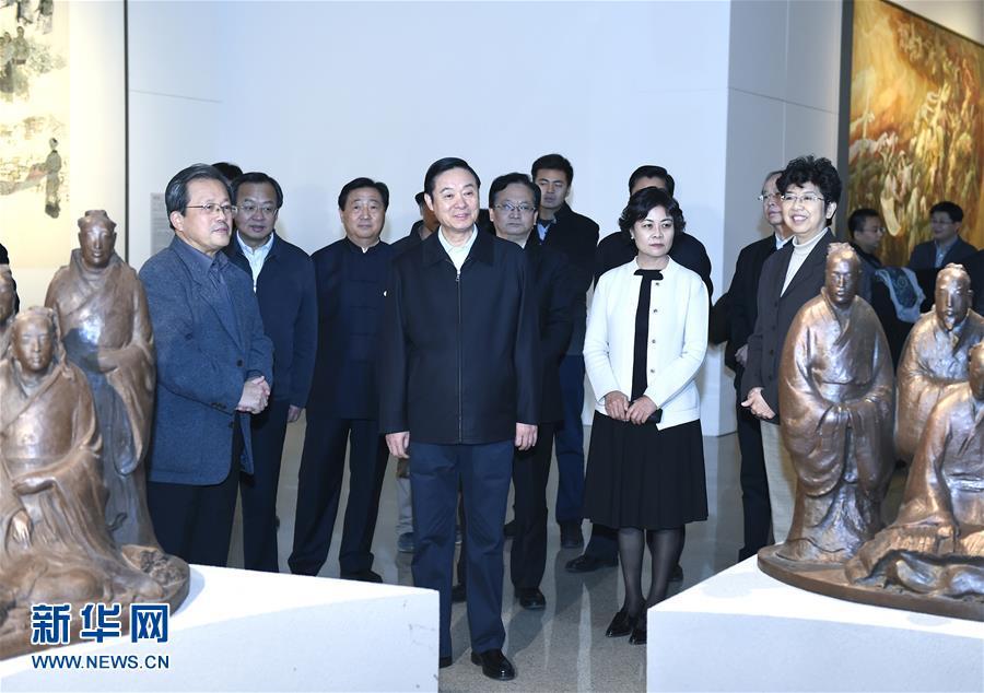 12月6日，中共中央政治局委員、中央書記處書記、中宣部部長(zhǎng)劉奇葆在北京參觀中華文明歷史題材美術(shù)創(chuàng)作工程入選作品展覽。 新華社記者張領(lǐng)攝