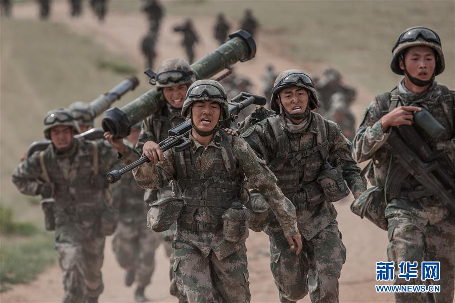 （新華全媒頭條·圖文互動）（13）沿著中國特色強軍之路闊步前進——黨中央、中央軍委領導推進國防和軍隊建設70年紀實