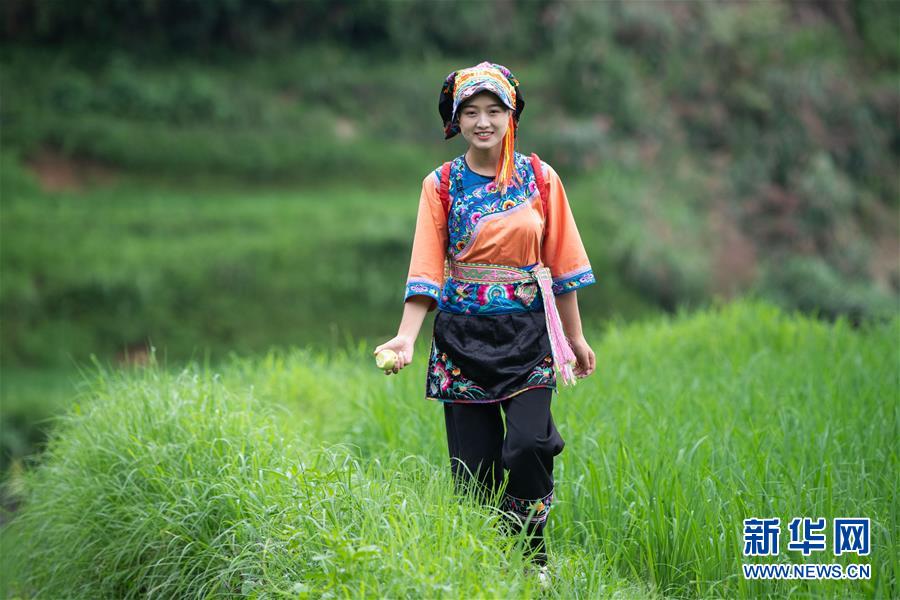 （新華全媒頭條·走向我們的小康生活·圖文互動(dòng)）（4）那山，那人，那苗寨——十八洞村三代人的奮斗史