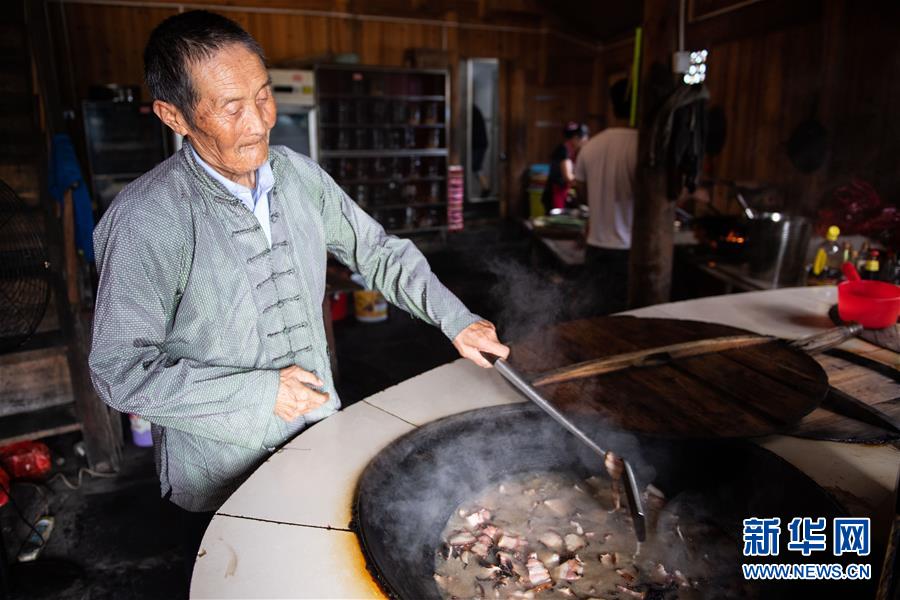 （新華全媒頭條·走向我們的小康生活·圖文互動(dòng)）（8）那山，那人，那苗寨——十八洞村三代人的奮斗史
