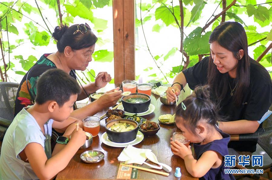 （在習(xí)近平新時代中國特色社會主義思想指引下——新時代新作為新篇章·習(xí)近平總書記關(guān)切事·圖文互動）（6）珍惜盤中餐，狠剎浪費(fèi)風(fēng)——各地積極行動堅決制止餐飲浪費(fèi)
