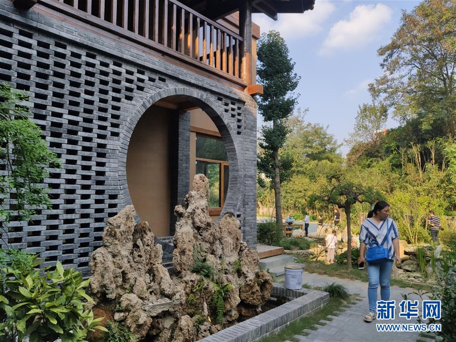 （走向我們的小康生活·圖文互動）（1）游客來了，小康近了——生態(tài)旅游引領(lǐng)湖北山區(qū)蝶變二三事