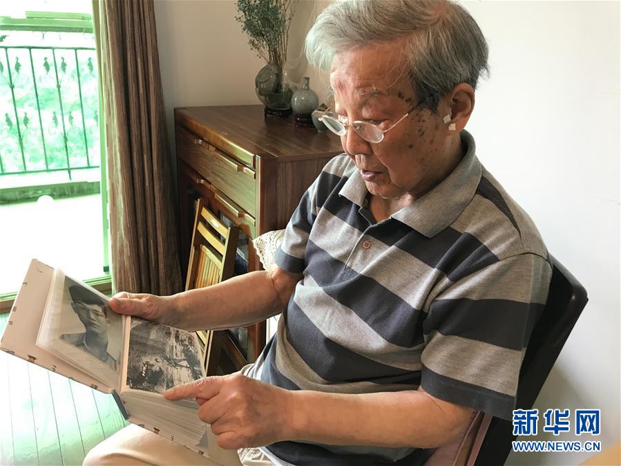 （紀念抗美援朝70周年·圖文互動）戰(zhàn)地金達萊，花兒為誰開？——記志愿軍老戰(zhàn)士文工隊員任紅舉