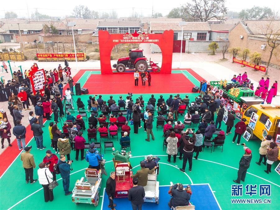 （五中全會精神在基層·圖文互動）（1）天津、福建、廣東、云南等地創(chuàng)新形式讓黨的十九屆五中全會精神“飛入尋常百姓家”