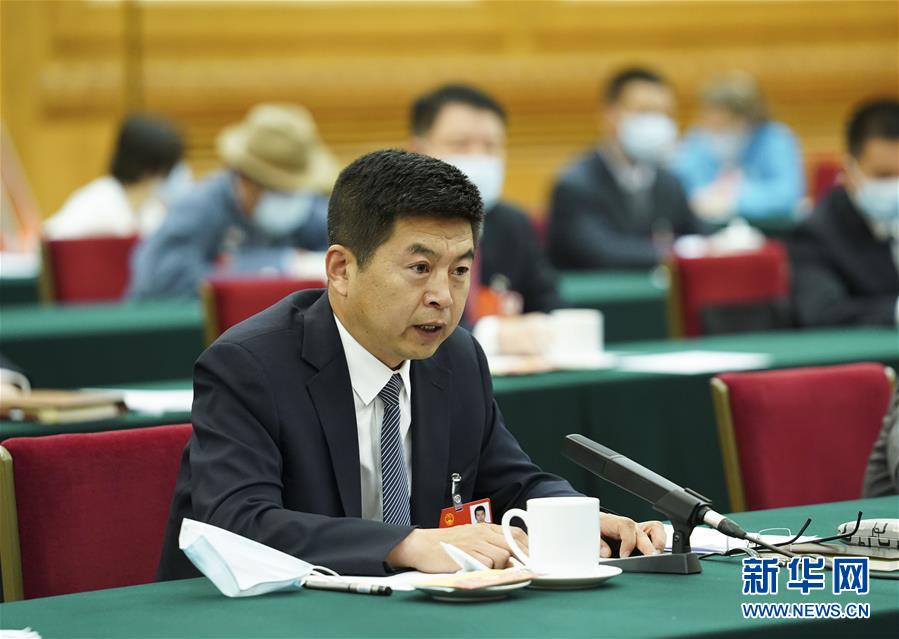 （新華全媒頭條·圖文互動(dòng)）（5）從人民中汲取磅礴力量——習(xí)近平總書記同出席2020年全國兩會(huì)人大代表、政協(xié)委員共商國是紀(jì)實(shí)