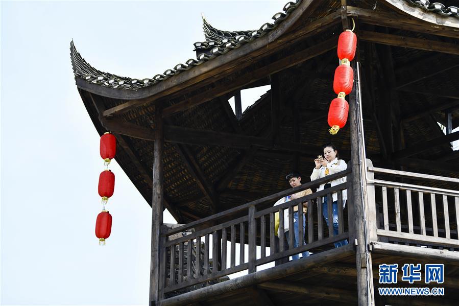 （新華全媒頭條·圖文互動(dòng)）（20）從人民中汲取磅礴力量——習(xí)近平總書記同出席2020年全國兩會(huì)人大代表、政協(xié)委員共商國是紀(jì)實(shí)