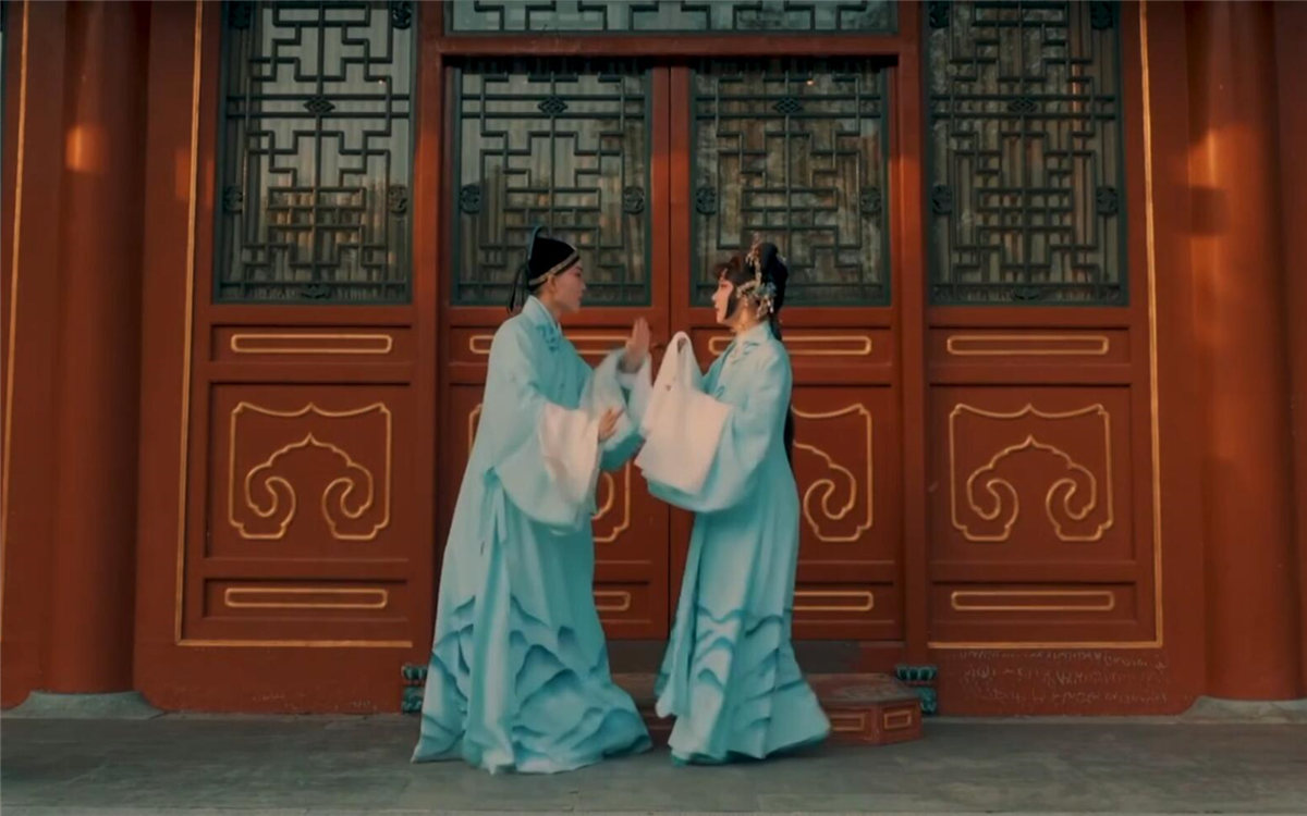 如花美眷，似水流年，說(shuō)的是戲中詞，道的是人間情