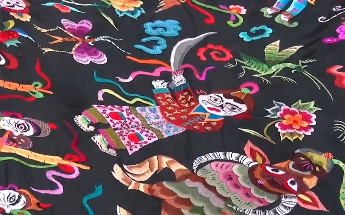 苗繡繡品慢慢得到市場認(rèn)可，回鄉(xiāng)的繡娘逐漸多了起來