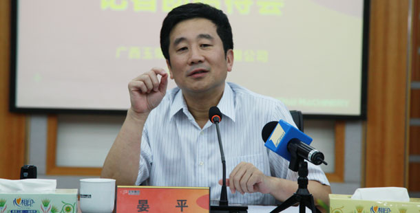 玉柴集團公司董事局主席晏平——大家可能不一定認識我，但是大家一定坐過裝配玉柴發(fā)動機的客車、公交車，因為玉柴發(fā)動機裝配在全國超過60%的客車、公交車上。玉柴發(fā)動機能夠陪伴大家上班、回家、逛街，我很自豪。我們將繼續(xù)制造更多更好的綠色產(chǎn)品，造福社會和百姓。