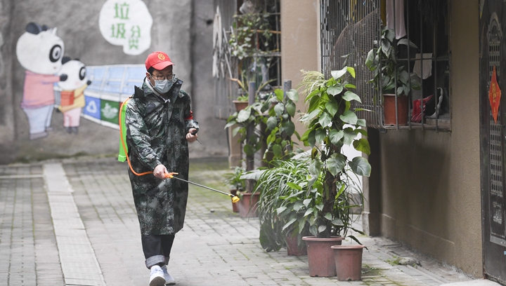 辛識(shí)平：致敬！按下“快進(jìn)鍵”的平凡英雄